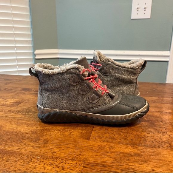 Sorel Out N About short boot bootie gray size 6 - Picture 3 of 10